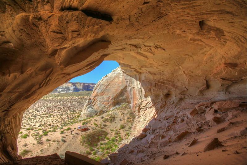 300 000 years of humanity started in this cave